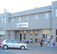 Oscar's Hotel and Cafe Bar - Redcliffe Tourism