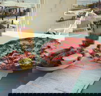 The Kitchen and Patio - Redcliffe Tourism