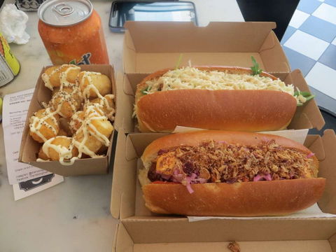 The Hot Dog Man - Redcliffe Tourism 0