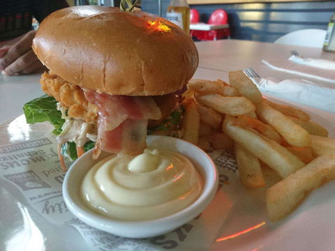 Newnham Hotel Restaurant - Redcliffe Tourism 0