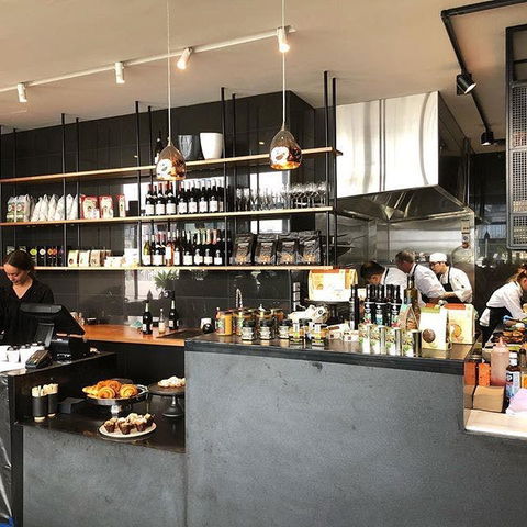 Chapel St Cellars - Redcliffe Tourism 0