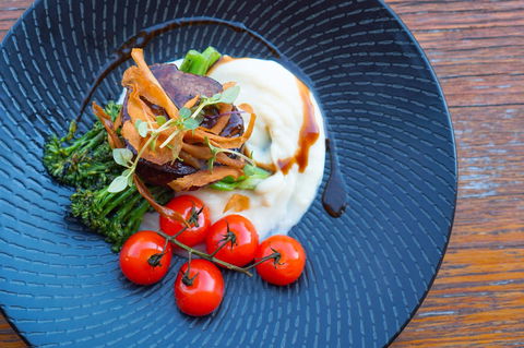 Doug And Pearl - Redcliffe Tourism 0