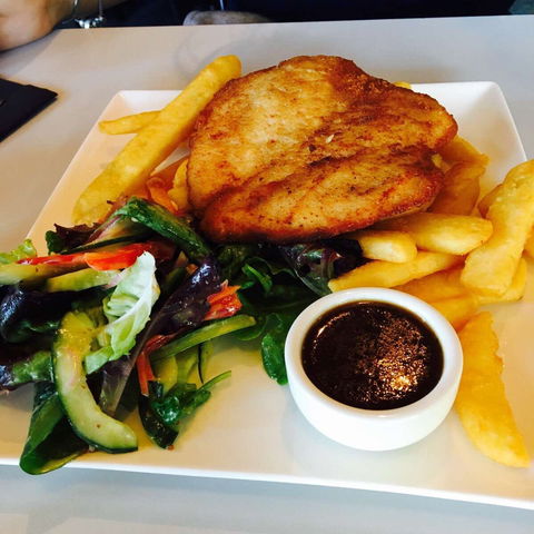 Iluka Tavern - Redcliffe Tourism 0