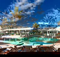 Oasis Pool Bar - Redcliffe Tourism
