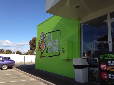 Hot Chicks & Chips - Redcliffe Tourism 0