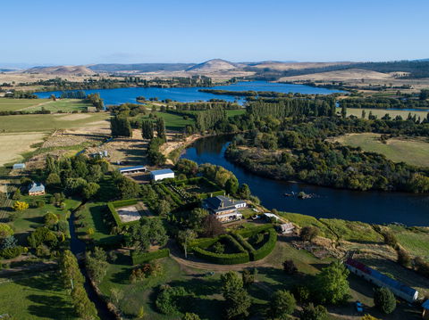 Lawrenny Estate Distillery - Redcliffe Tourism 0