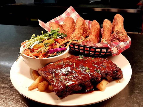 Iron Horse Inn - Warners Bay - Redcliffe Tourism 0