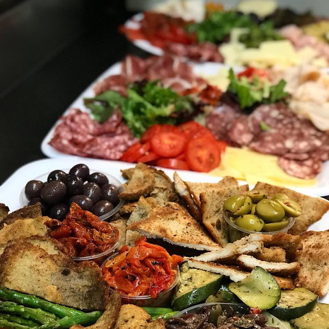 M.R Hotdog - CBD - Redcliffe Tourism 0