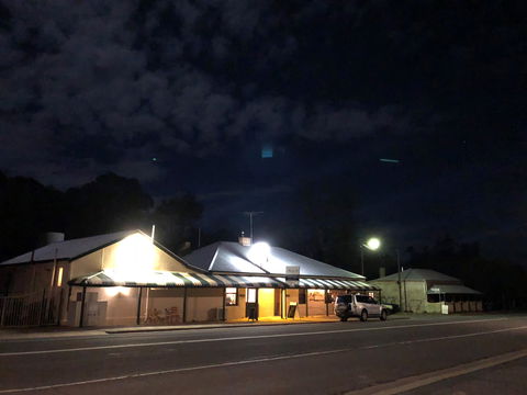 Eden Valley Hotel - Redcliffe Tourism 1