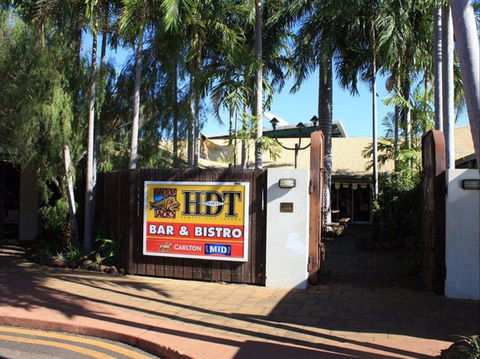 Humpty Doo Tavern - Redcliffe Tourism 0