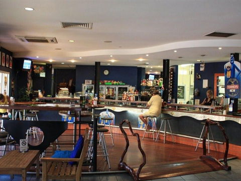 Humpty Doo Tavern - Redcliffe Tourism 1