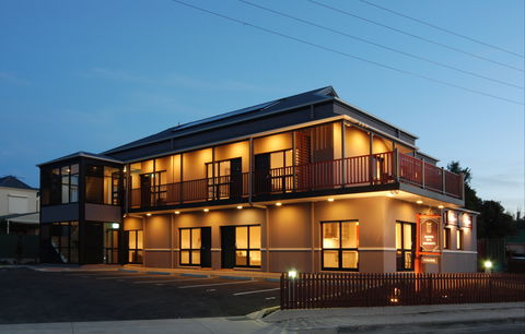 Tanunda Hotel - Redcliffe Tourism 0