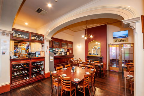 Tanunda Hotel - Redcliffe Tourism 2
