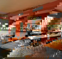 Waves Cafe Bar and Restaurant - Redcliffe Tourism