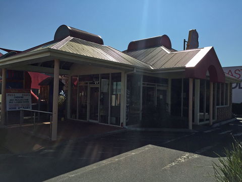 Darcy's Licensed Restaurant - Redcliffe Tourism 0