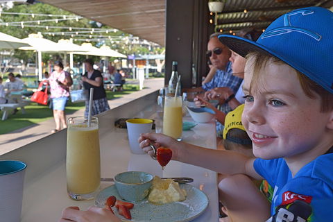 Snapper Rocks Bar & Kitchen - Redcliffe Tourism 2