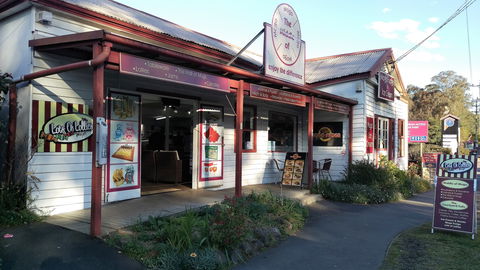 Mogo Fudge And Ice Cream /  Courtyard Cafe / Lots Of Lollies Mogo - Redcliffe Tourism 0