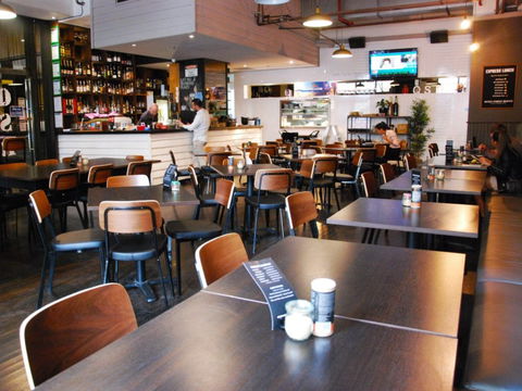 Queen Street Rescue - Redcliffe Tourism 0