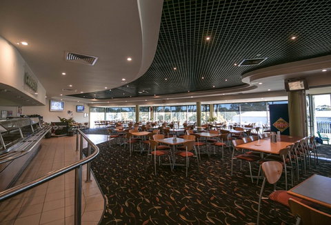 Sports Club Bistro - Lismore Workers Sports Club - Redcliffe Tourism 1