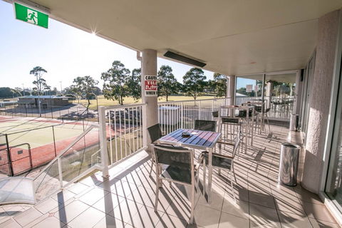 Sports Club Bistro - Lismore Workers Sports Club - Redcliffe Tourism 2