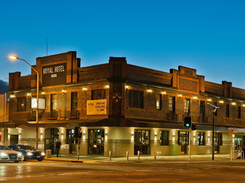 Royal Hotel Queanbeyan - Redcliffe Tourism 0