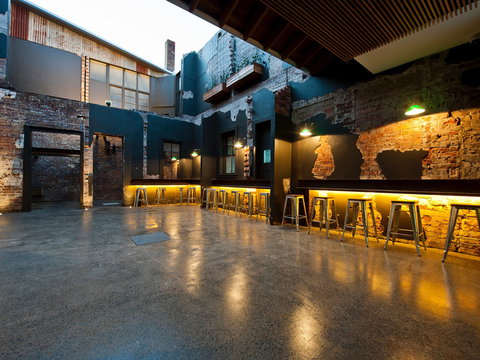 Royal Hotel Queanbeyan - Redcliffe Tourism 1