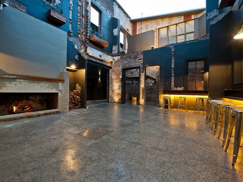 Royal Hotel Queanbeyan - Redcliffe Tourism 2