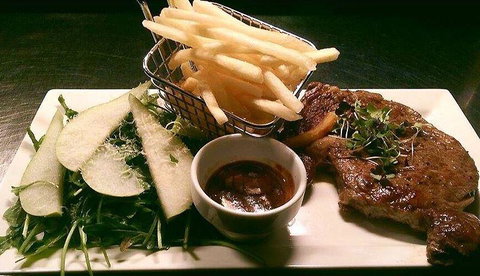 Johnny Pump - Redcliffe Tourism 0