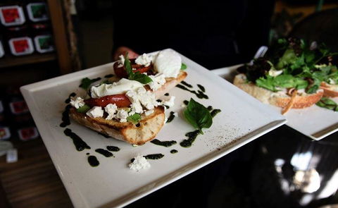 Worn-Out-Wares Cafe - Redcliffe Tourism 11