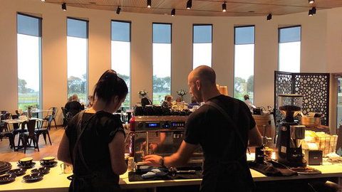 Windows On Westella - Redcliffe Tourism 0