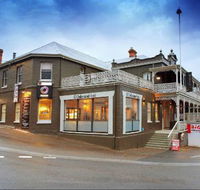 Deloraine Hotel Restaurant - Redcliffe Tourism