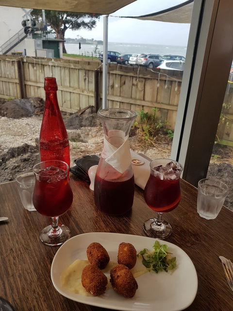 El Perro Tapas & Pizza - Redcliffe Tourism 3