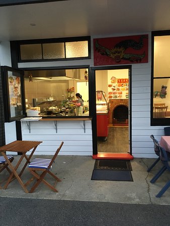 Feed The Dragon - Redcliffe Tourism 0