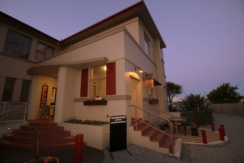 Riviera Hotel Bistro - Redcliffe Tourism 0