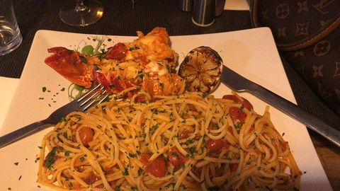 Amore - Redcliffe Tourism 0
