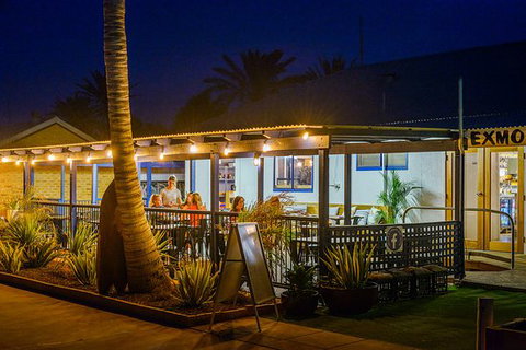 Ningaloo Lighthouse Bar & Bistro - Redcliffe Tourism 0