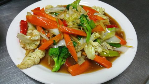 Noks Thai - Redcliffe Tourism 0