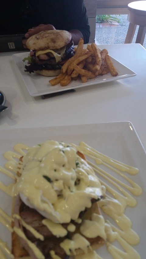 Sails Coffee Lounge - Redcliffe Tourism 3