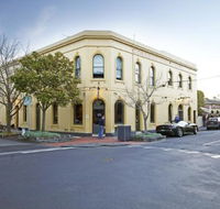 College Lawn Hotel - Redcliffe Tourism