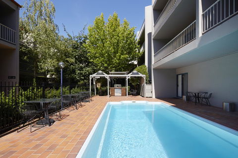 Pinnacle Apartments - Redcliffe Tourism 1