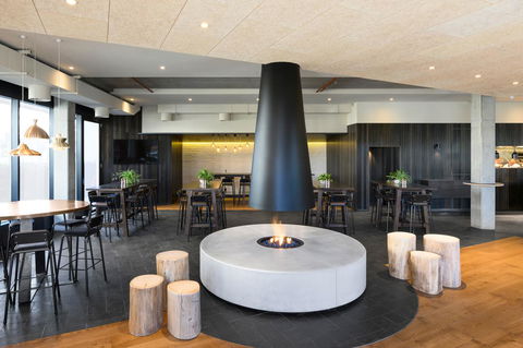 Little National Hotel Canberra - Redcliffe Tourism 2