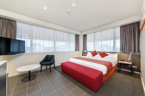 Abode Woden - Redcliffe Tourism 24
