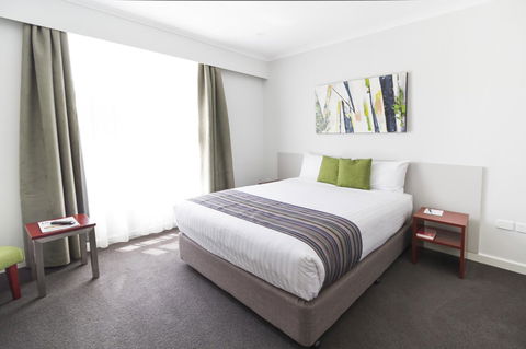 Abode Narrabundah - Redcliffe Tourism 4