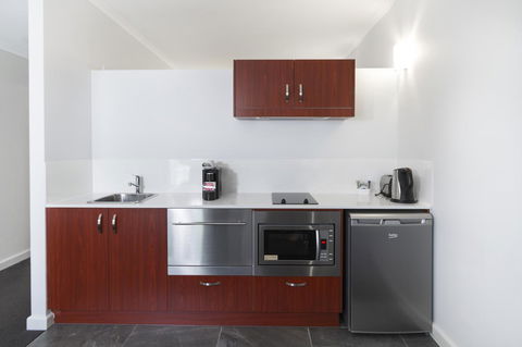 Abode Narrabundah - Redcliffe Tourism 1