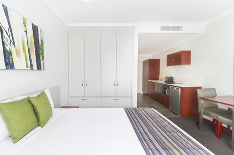 Abode Narrabundah - Redcliffe Tourism 14
