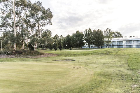 Abode Narrabundah - Redcliffe Tourism 18