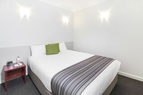 Abode Narrabundah - Redcliffe Tourism 5