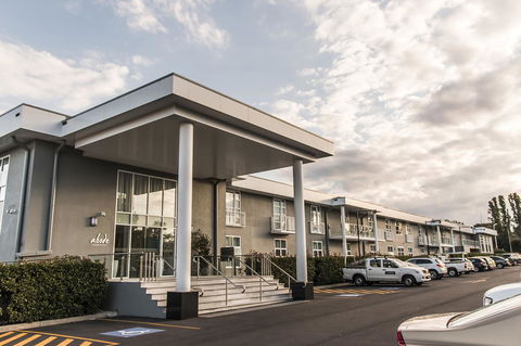 Abode Narrabundah - Redcliffe Tourism 0