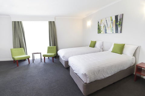 Abode Narrabundah - Redcliffe Tourism 3
