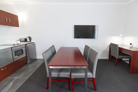 Abode Narrabundah - Redcliffe Tourism 8